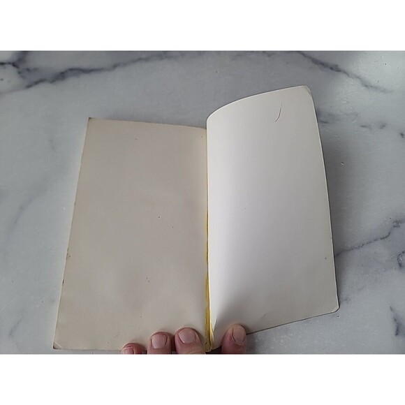 Chronicles Of A Death Foretold By Gabriel García Marquez Paperback - Picture 8 of 10